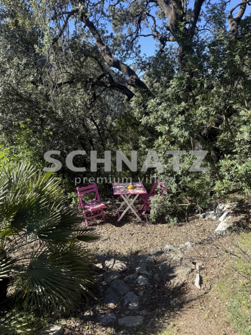 Elegante finca en orientación sur con piscina, placas solares y amplias vistas al valle