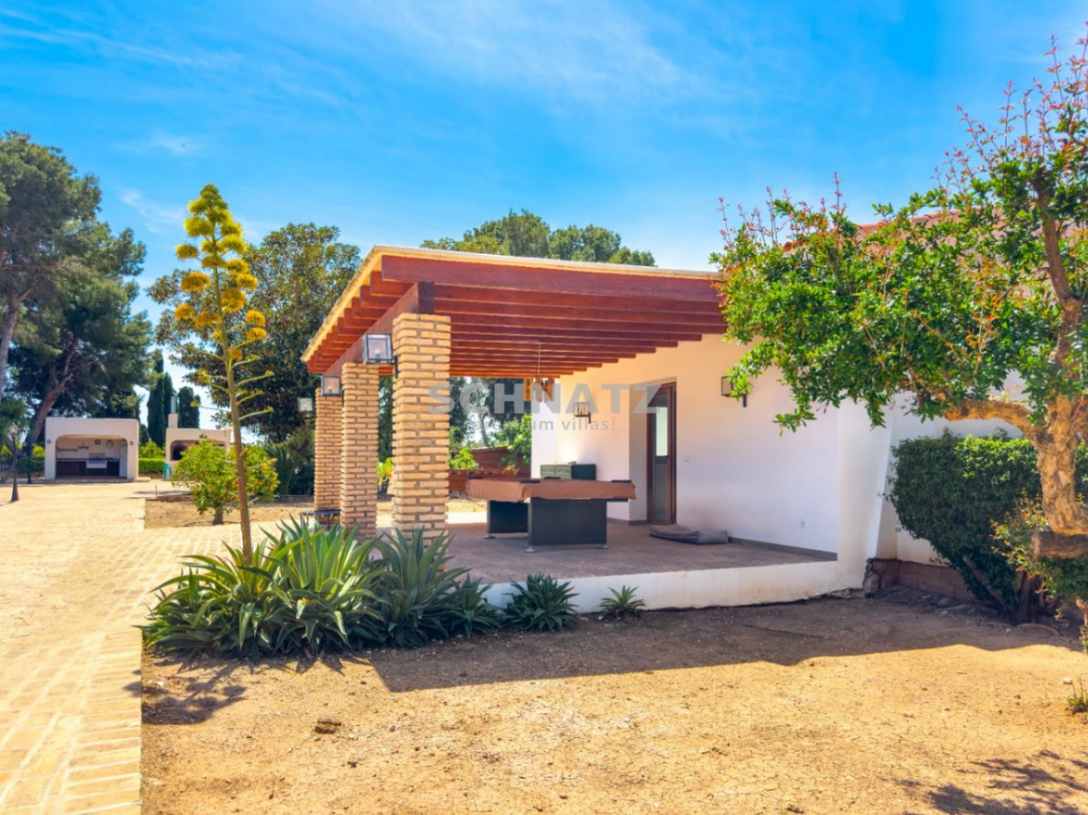 Finca privada en el Mediterráneo con vistas panorámicas a la montaña y amplios espacios al aire libre