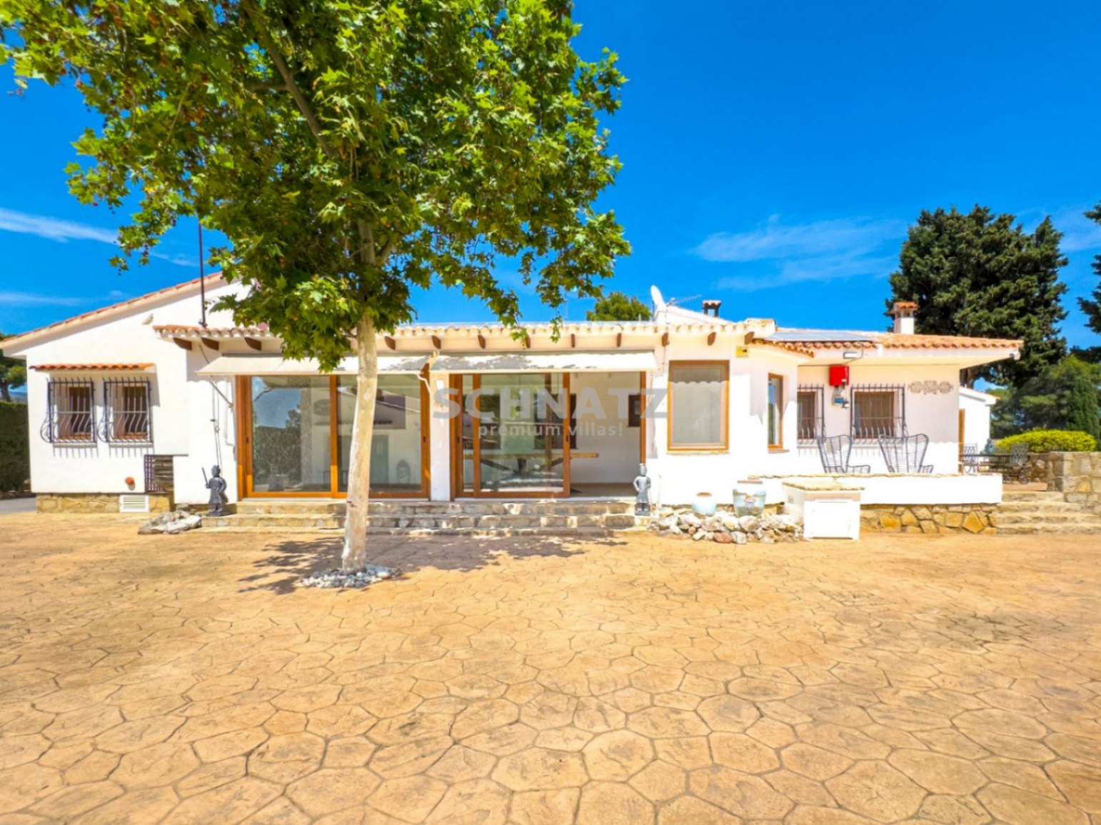 Finca privada en el Mediterráneo con vistas panorámicas a la montaña y amplios espacios al aire libre