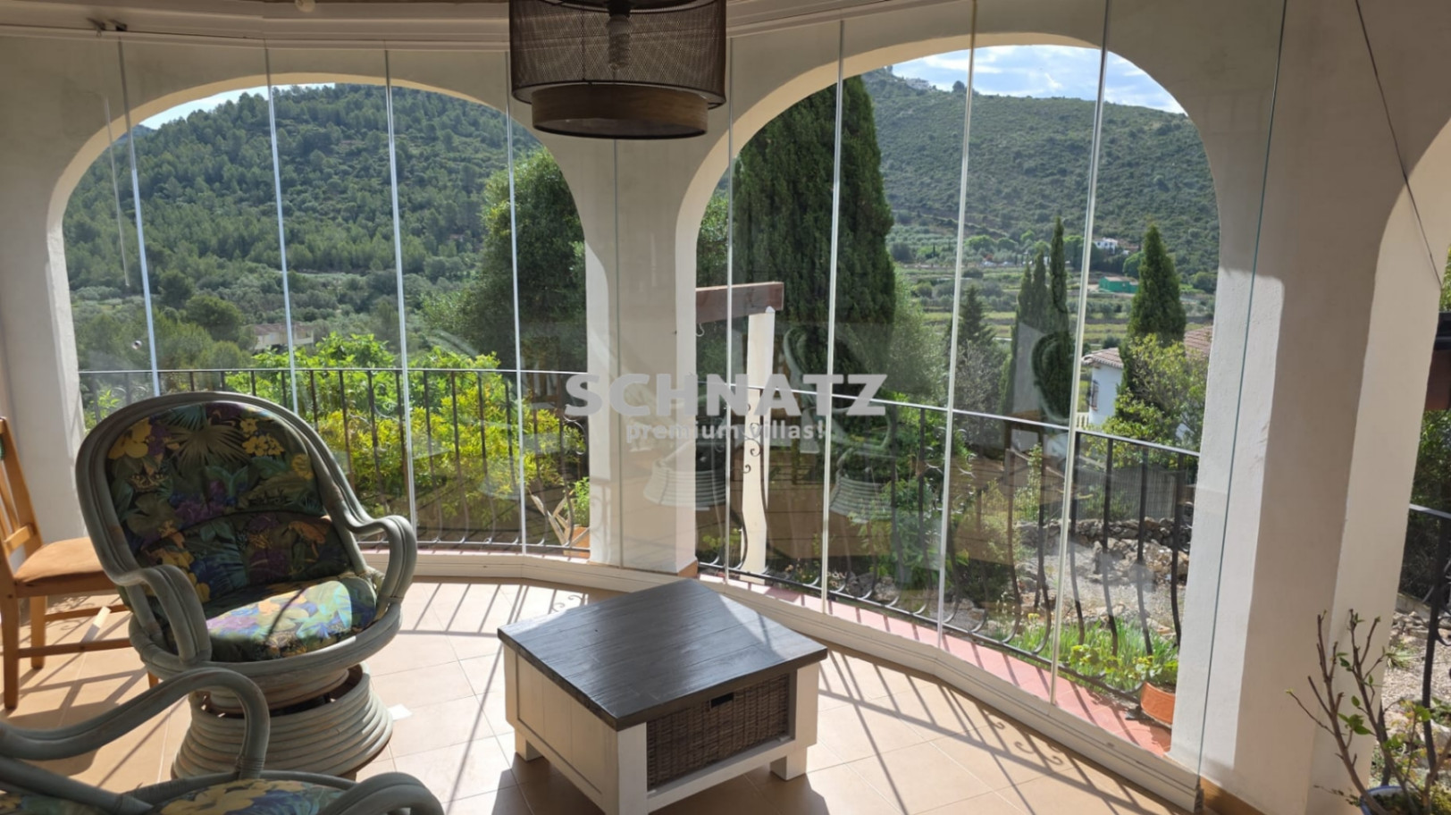 Chalet con vistas a la montaña en Alcalalí
