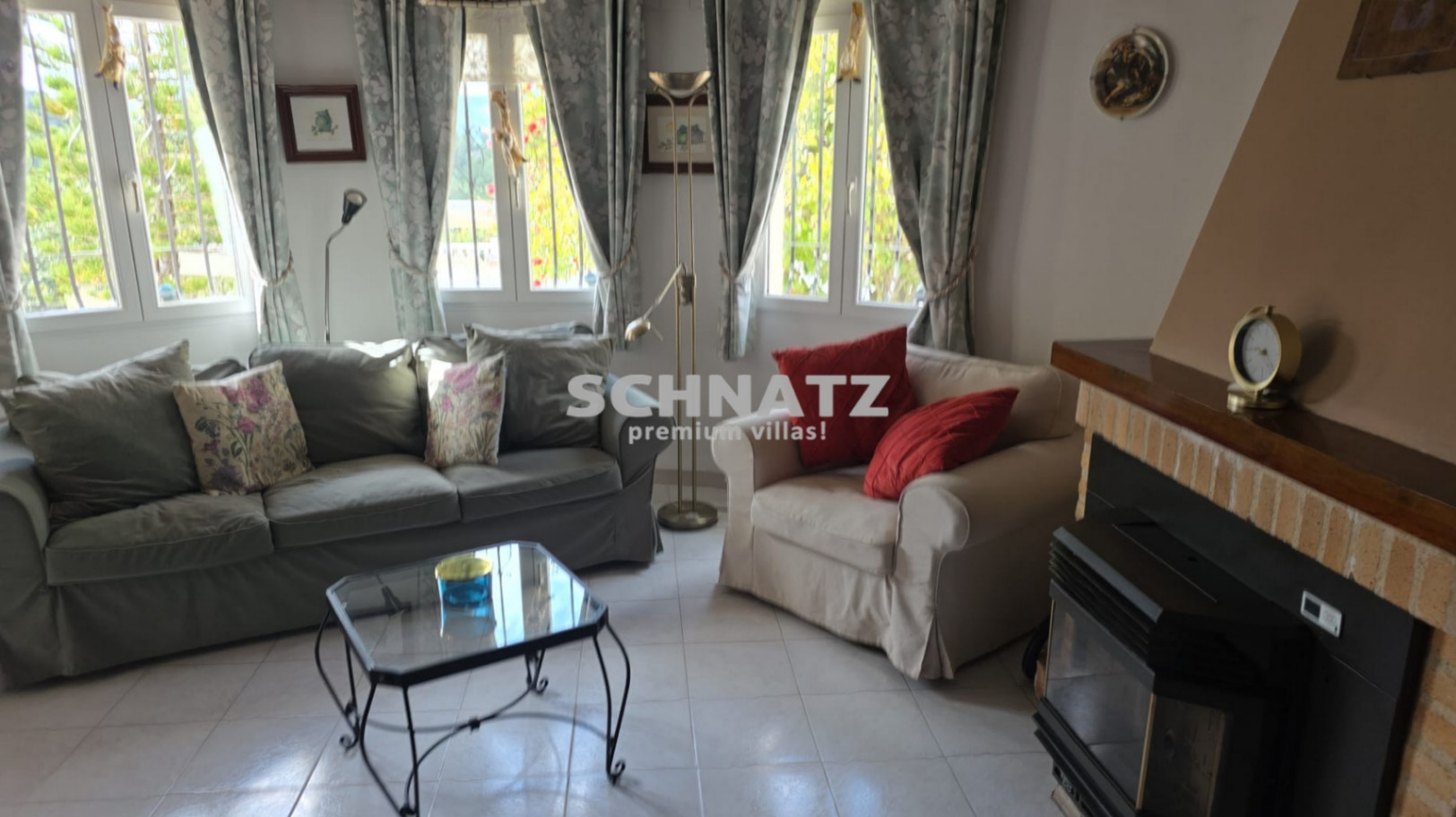 Chalet con vistas a la montaña en Alcalalí