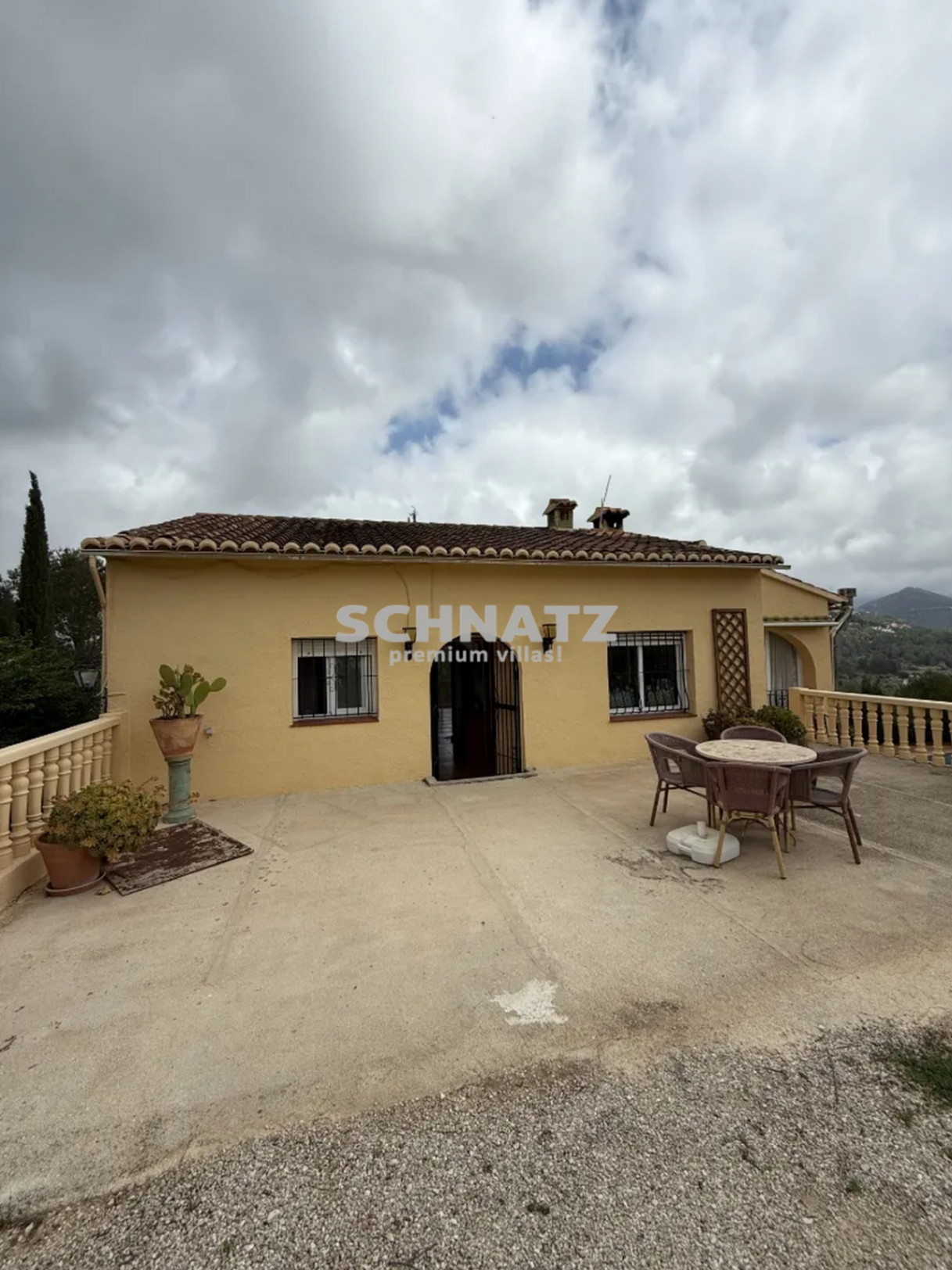 Exclusiva Finca Mediterránea en Parcent: Una Joya con Vistas Panorámicas y Gran Parcela Privada