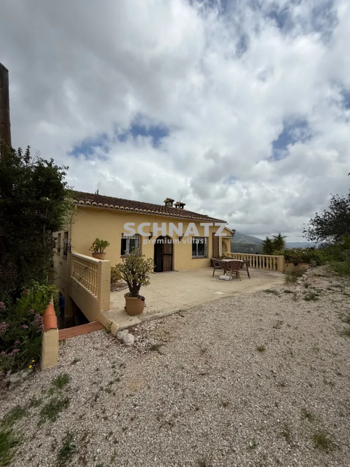 Exclusiva Finca Mediterránea en Parcent: Una Joya con Vistas Panorámicas y Gran Parcela Privada