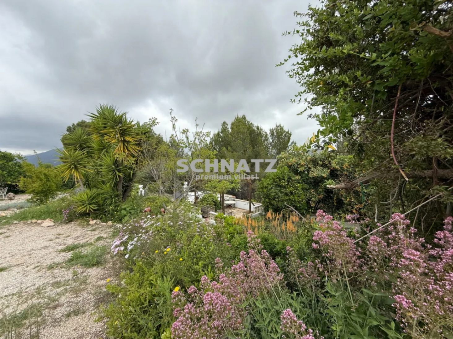 Exclusiva Finca Mediterránea en Parcent: Una Joya con Vistas Panorámicas y Gran Parcela Privada