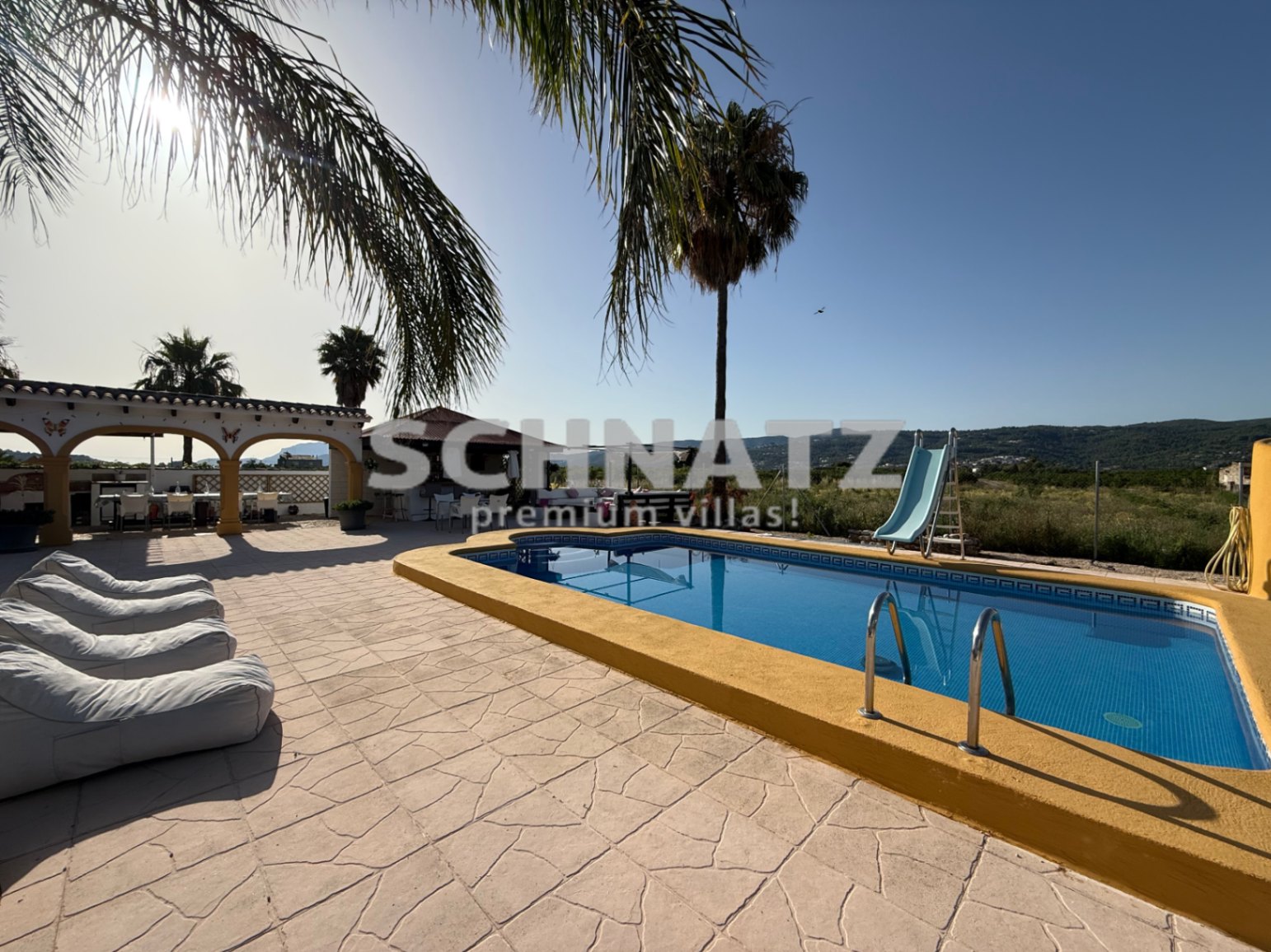 Espectacular finca con piscina en venta en Benimeli