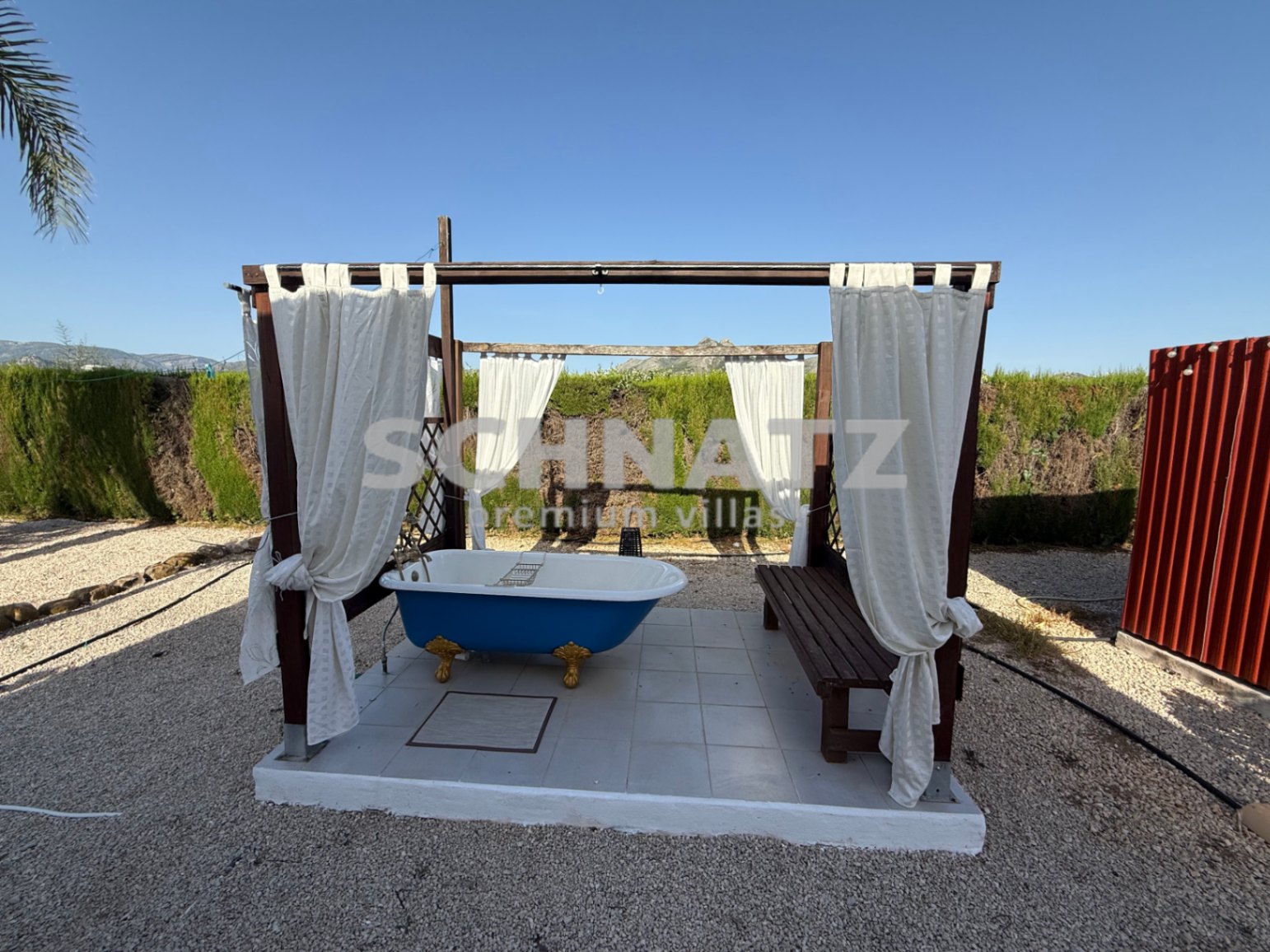 Espectacular finca con piscina en venta en Benimeli