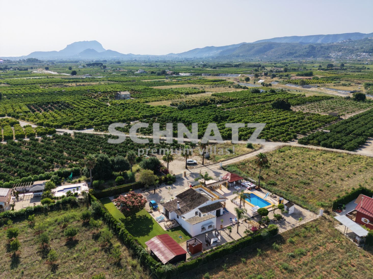 Espectacular finca con piscina en venta en Benimeli