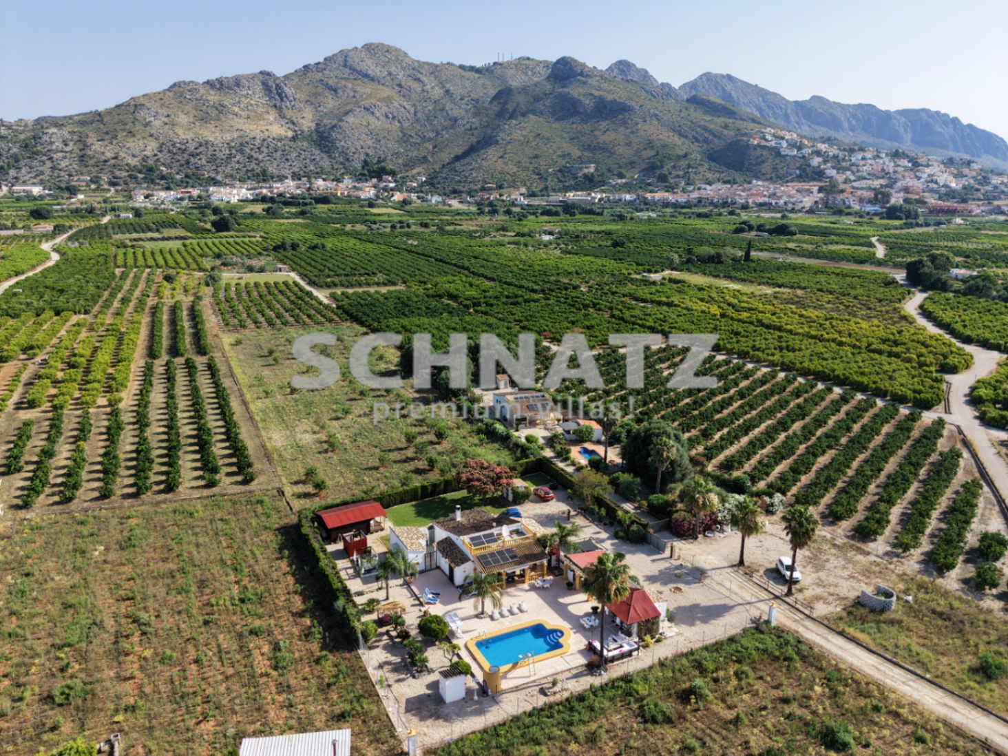 Espectacular finca con piscina en venta en Benimeli