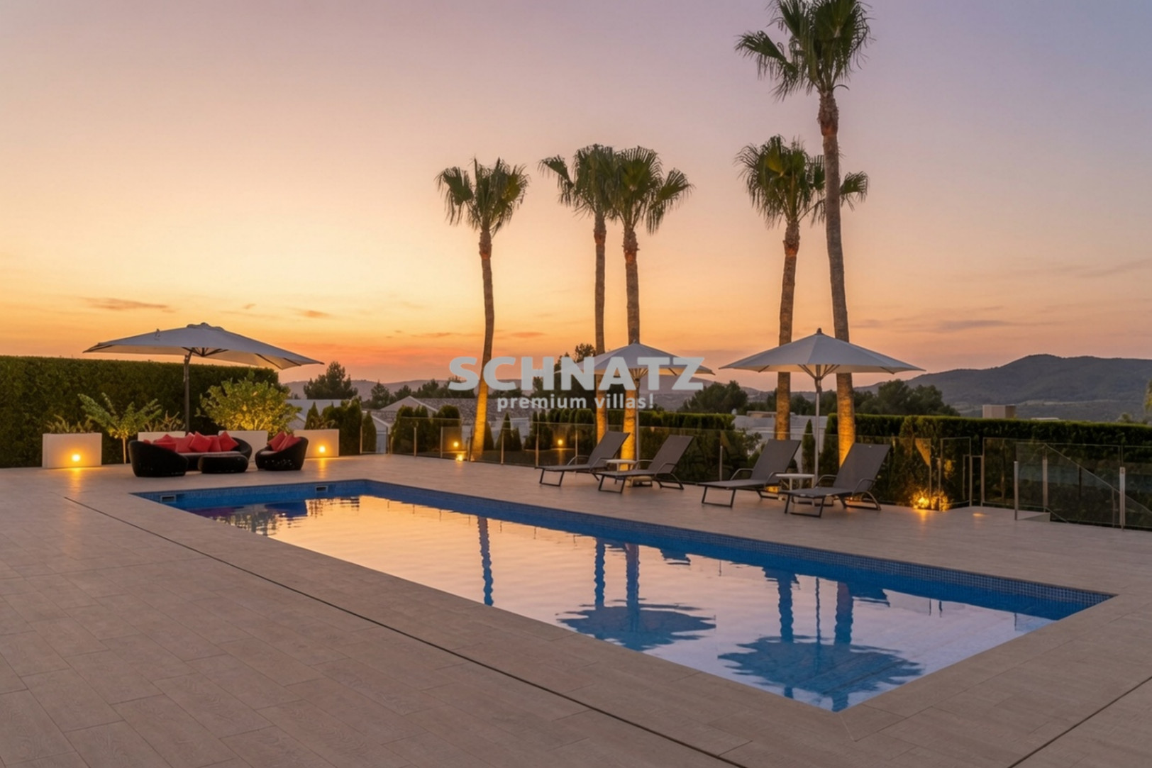 Exclusiva villa de nueva construcción con muebles incluidos con vistas panorámicas de Jávea y el Montgó.