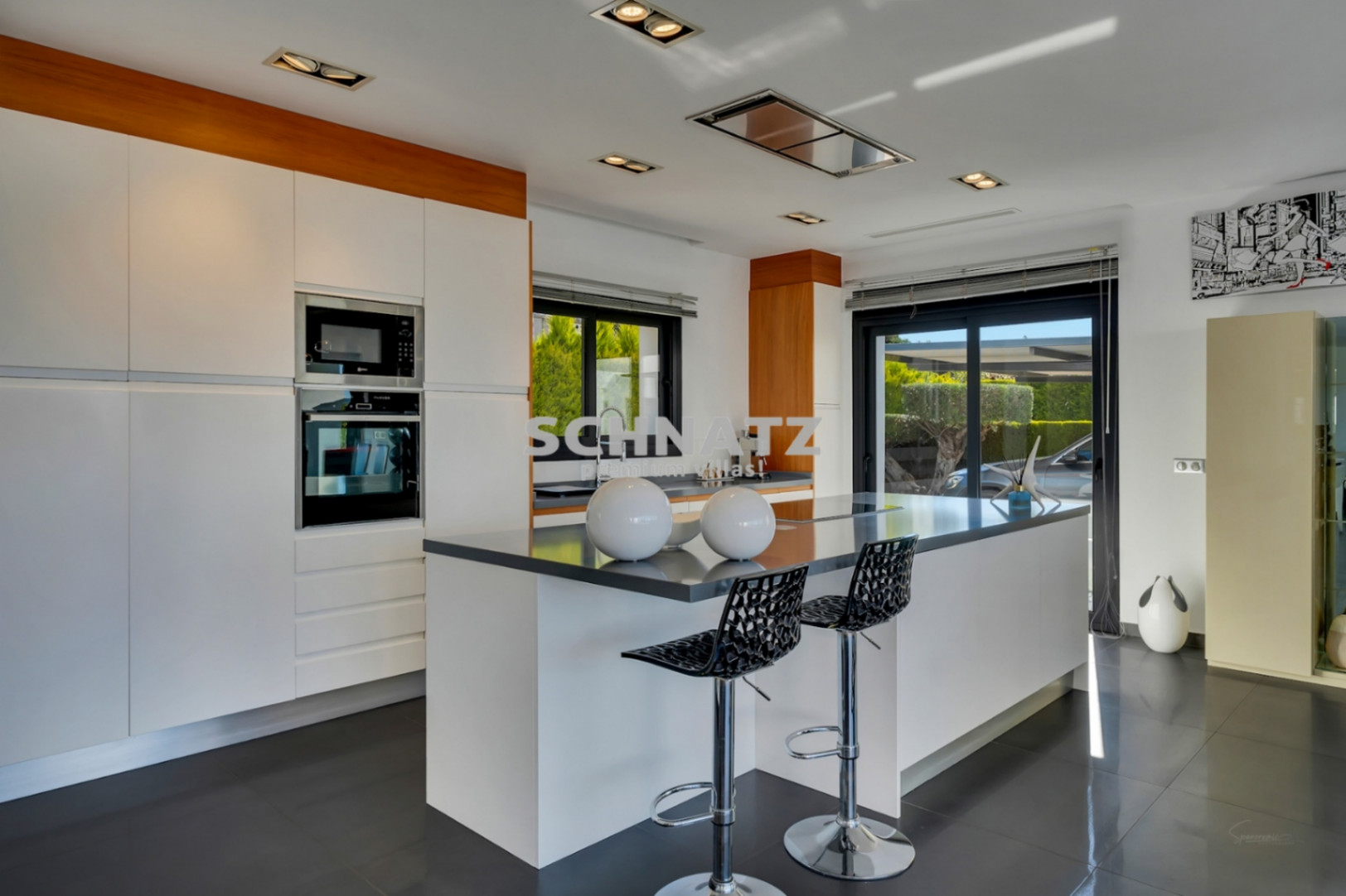 Exclusiva villa de nueva construcción con muebles incluidos con vistas panorámicas de Jávea y el Montgó.