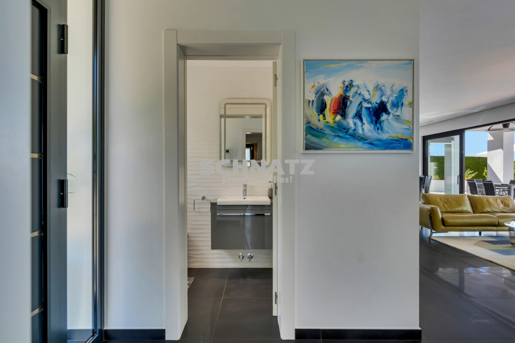 Exclusiva villa de nueva construcción con muebles incluidos con vistas panorámicas de Jávea y el Montgó.
