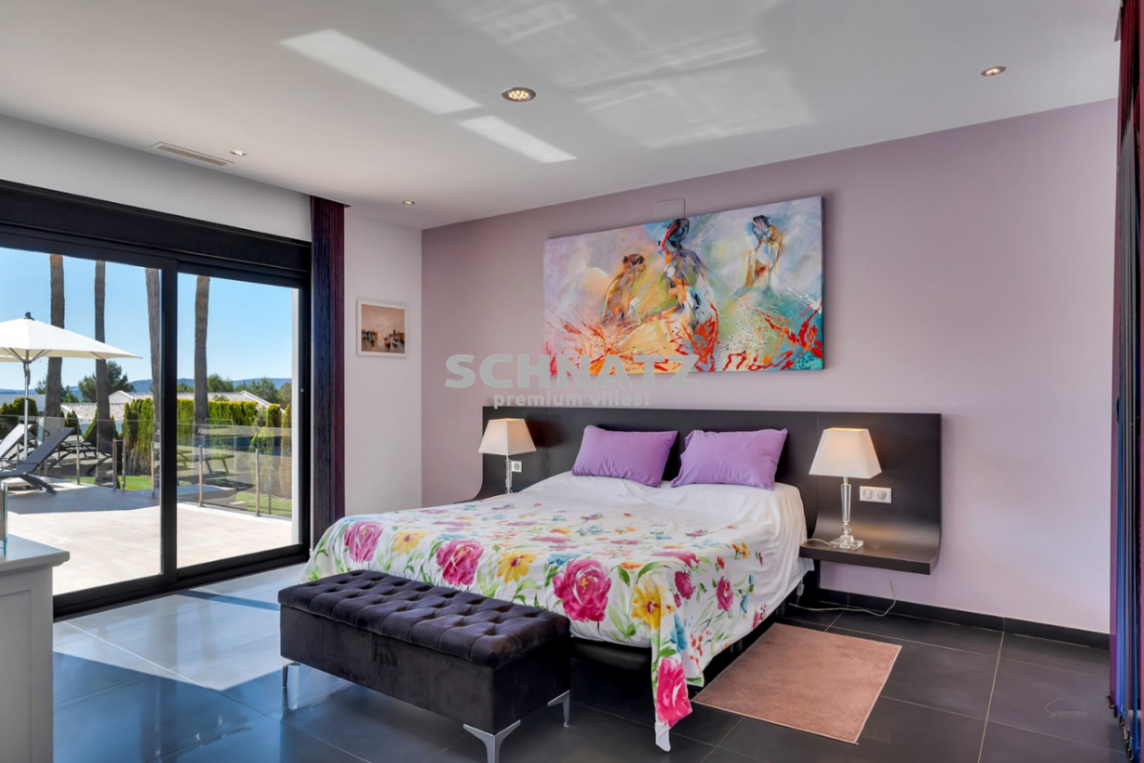 Exclusiva villa de nueva construcción con muebles incluidos con vistas panorámicas de Jávea y el Montgó.