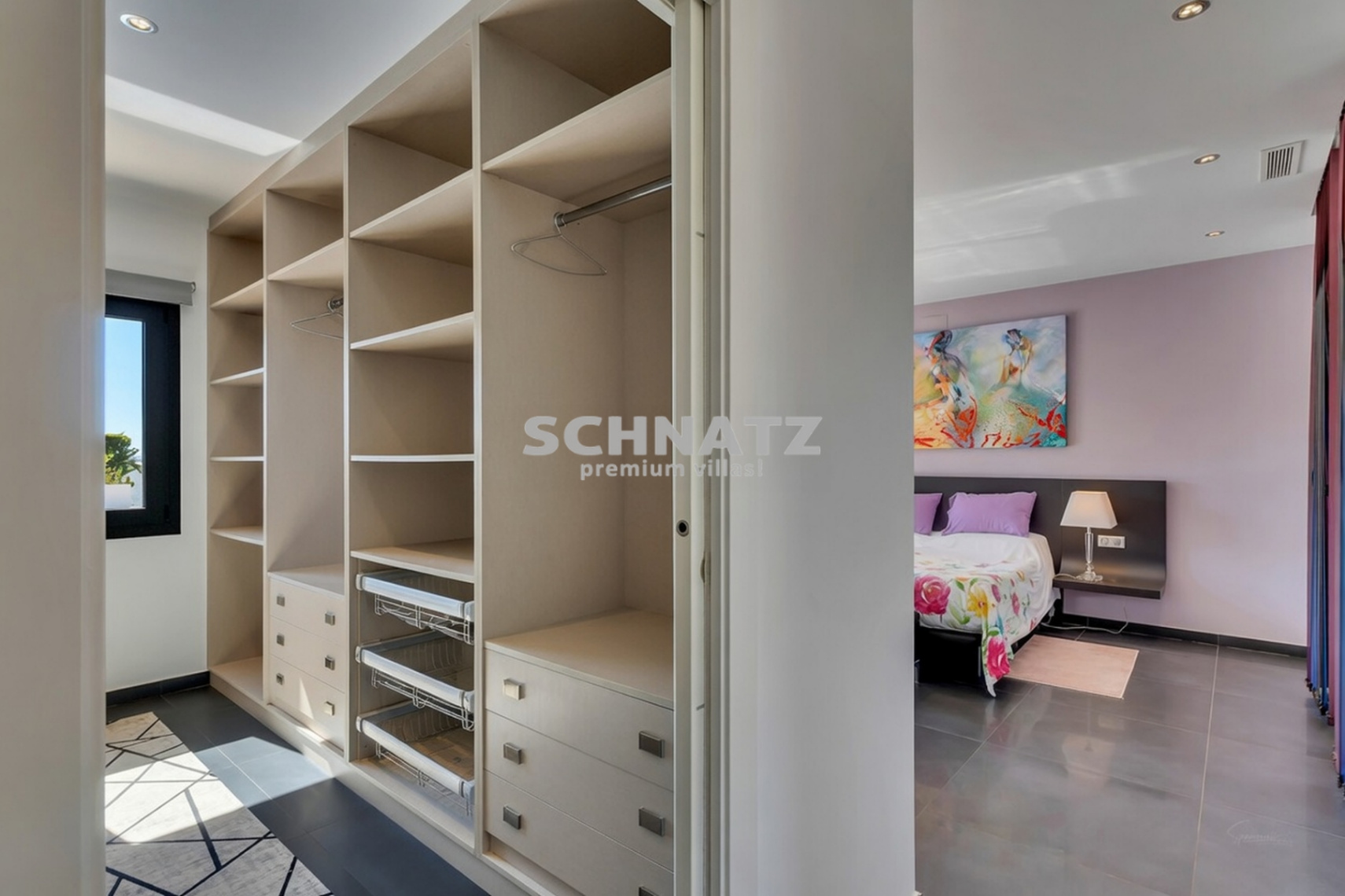 Exclusiva villa de nueva construcción con muebles incluidos con vistas panorámicas de Jávea y el Montgó.