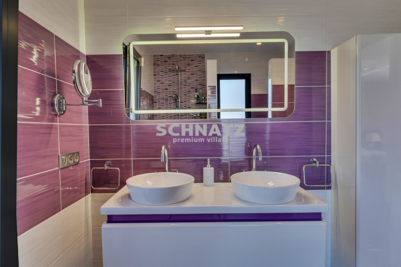 Exclusiva villa de nueva construcción con muebles incluidos con vistas panorámicas de Jávea y el Montgó.