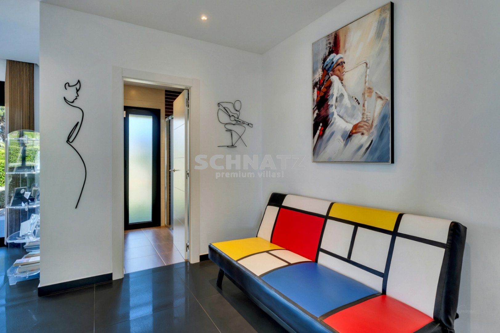 Exclusiva villa de nueva construcción con muebles incluidos con vistas panorámicas de Jávea y el Montgó.