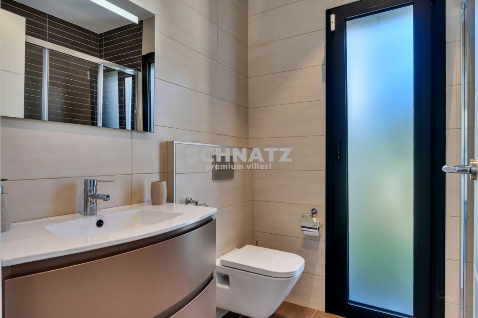 Exclusiva villa de nueva construcción con muebles incluidos con vistas panorámicas de Jávea y el Montgó.