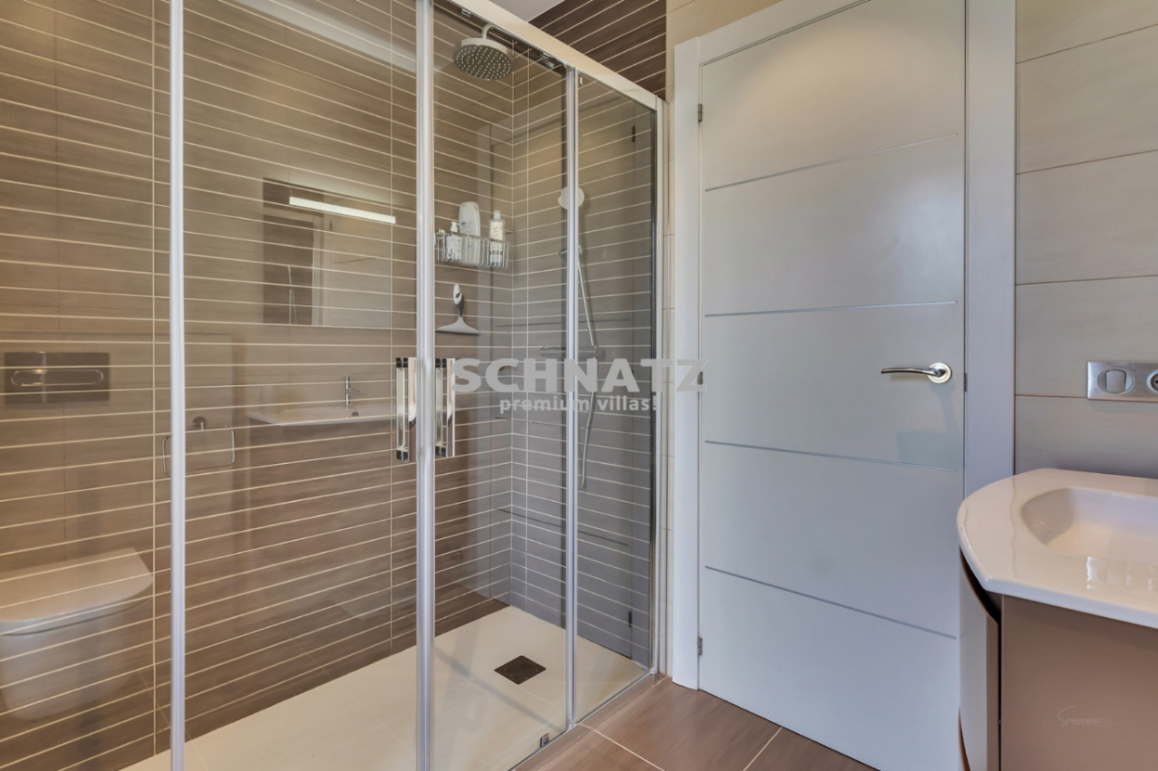 Exclusiva villa de nueva construcción con muebles incluidos con vistas panorámicas de Jávea y el Montgó.