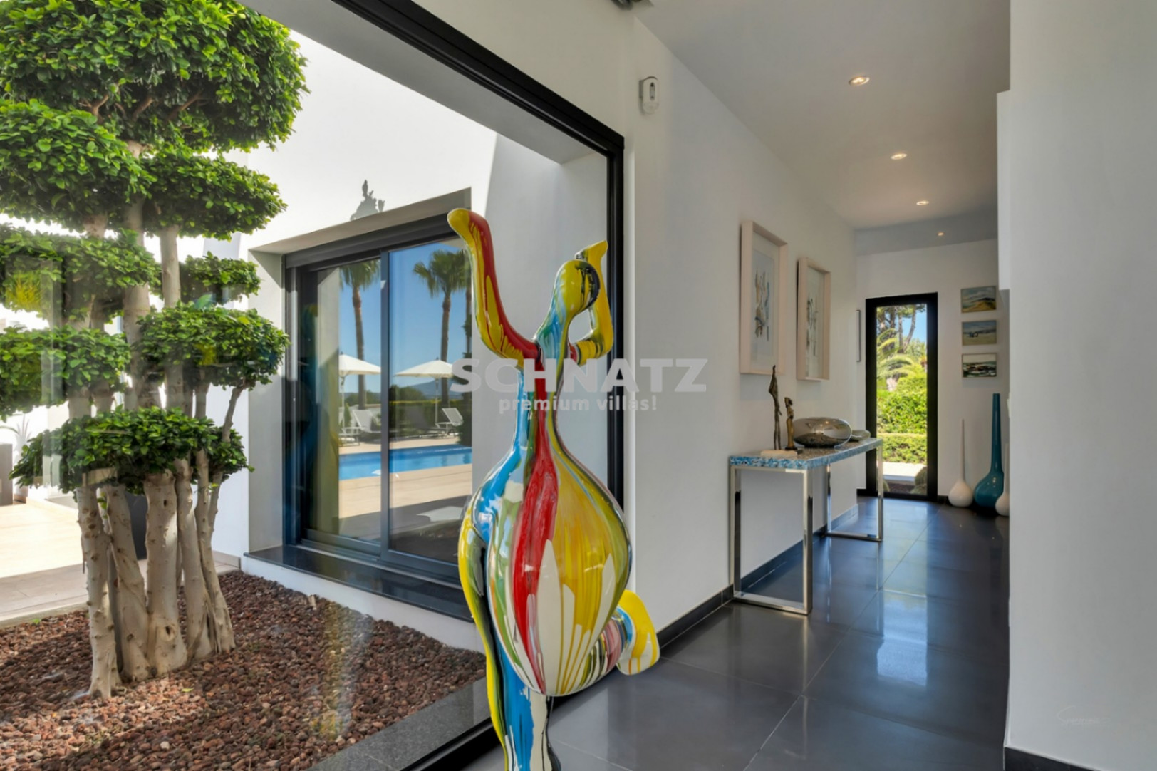 Exclusiva villa de nueva construcción con muebles incluidos con vistas panorámicas de Jávea y el Montgó.