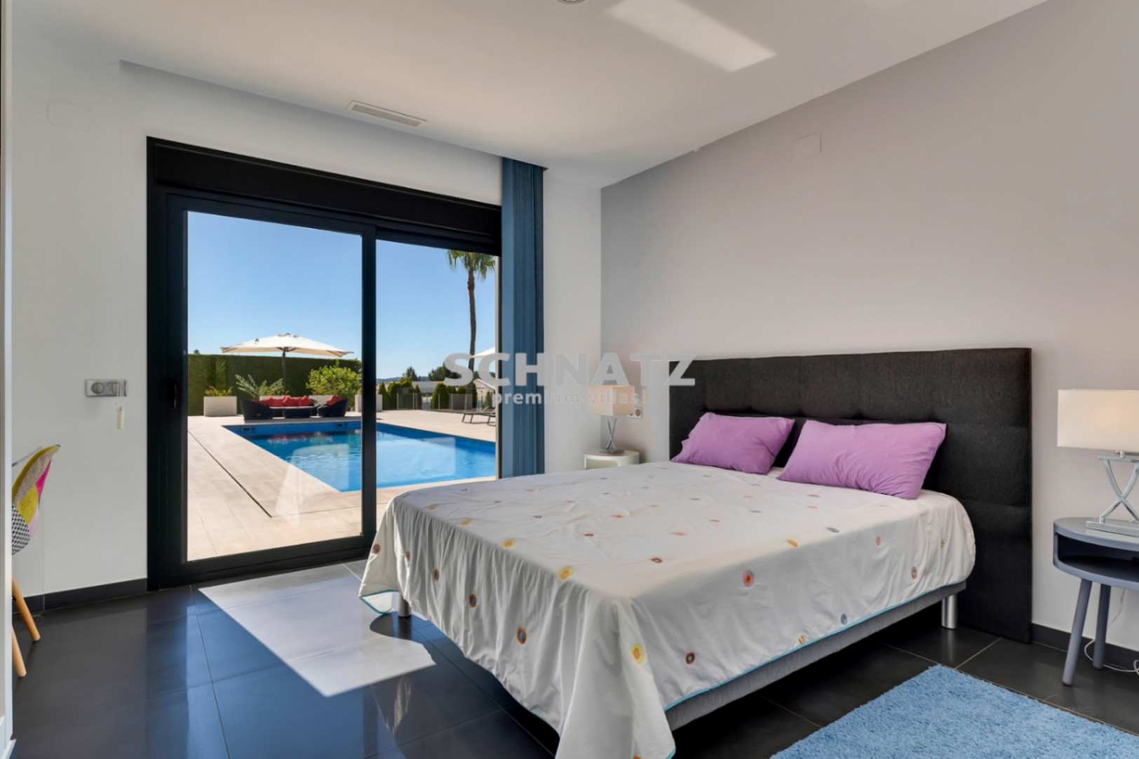 Exclusiva villa de nueva construcción con muebles incluidos con vistas panorámicas de Jávea y el Montgó.