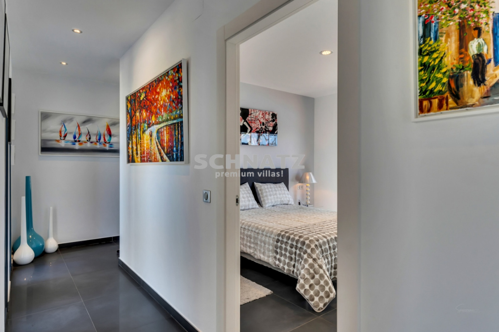 Exclusiva villa de nueva construcción con muebles incluidos con vistas panorámicas de Jávea y el Montgó.