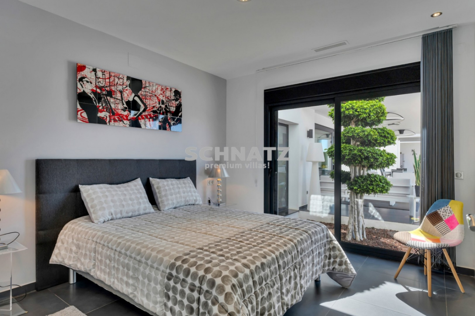 Exclusiva villa de nueva construcción con muebles incluidos con vistas panorámicas de Jávea y el Montgó.