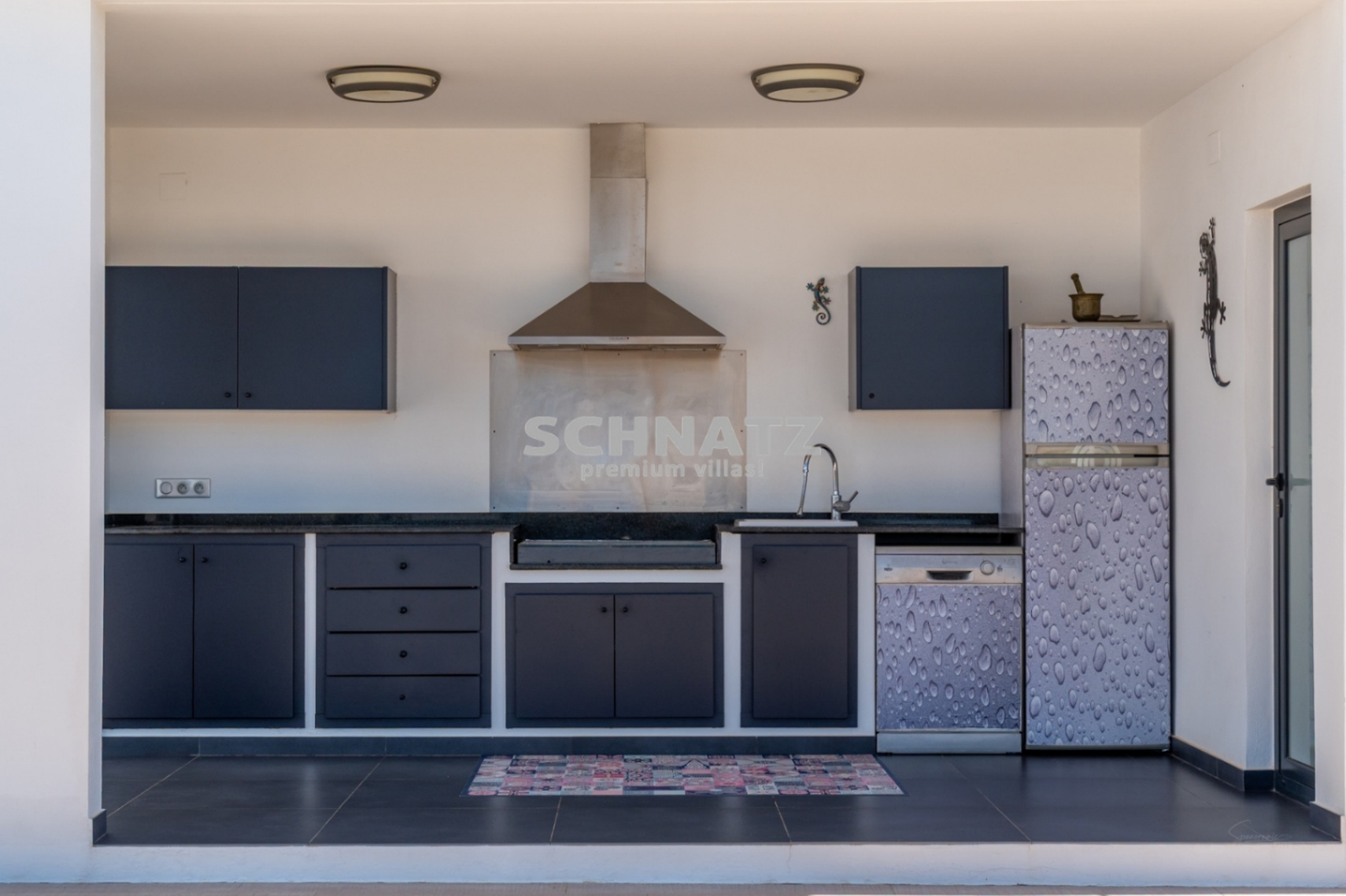 Exclusiva villa de nueva construcción con muebles incluidos con vistas panorámicas de Jávea y el Montgó.