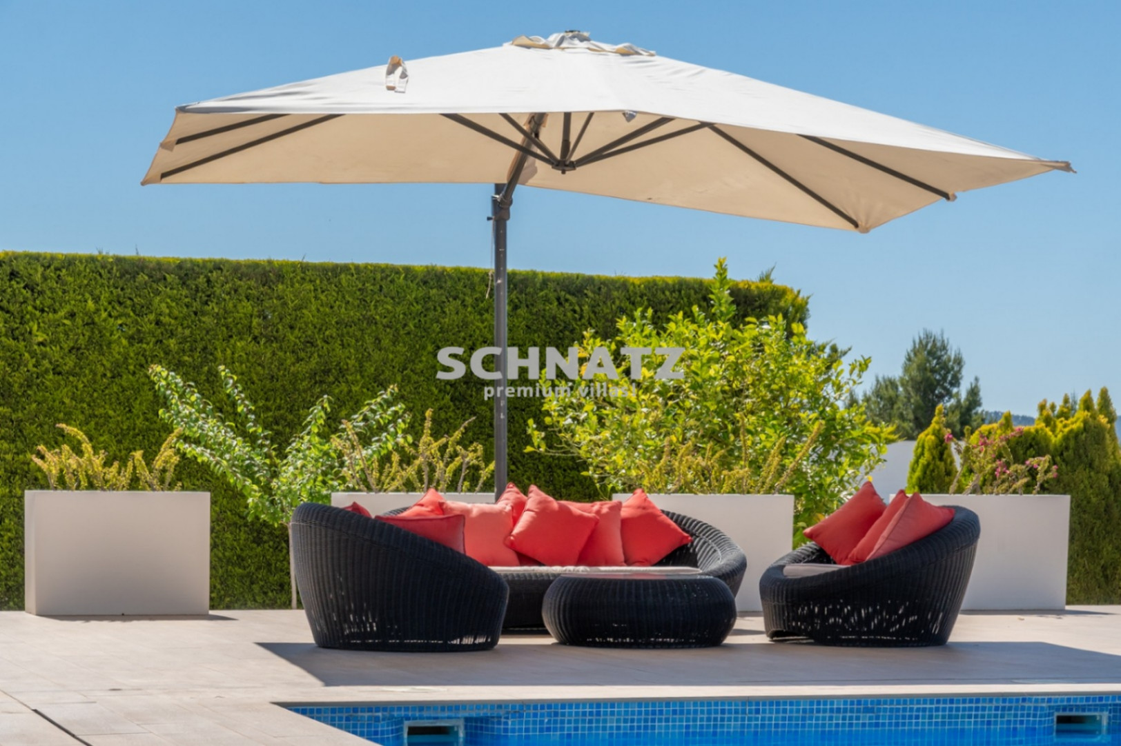 Exclusiva villa de nueva construcción con muebles incluidos con vistas panorámicas de Jávea y el Montgó.