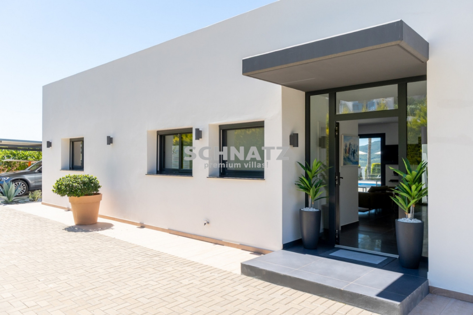 Exclusiva villa de nueva construcción con muebles incluidos con vistas panorámicas de Jávea y el Montgó.