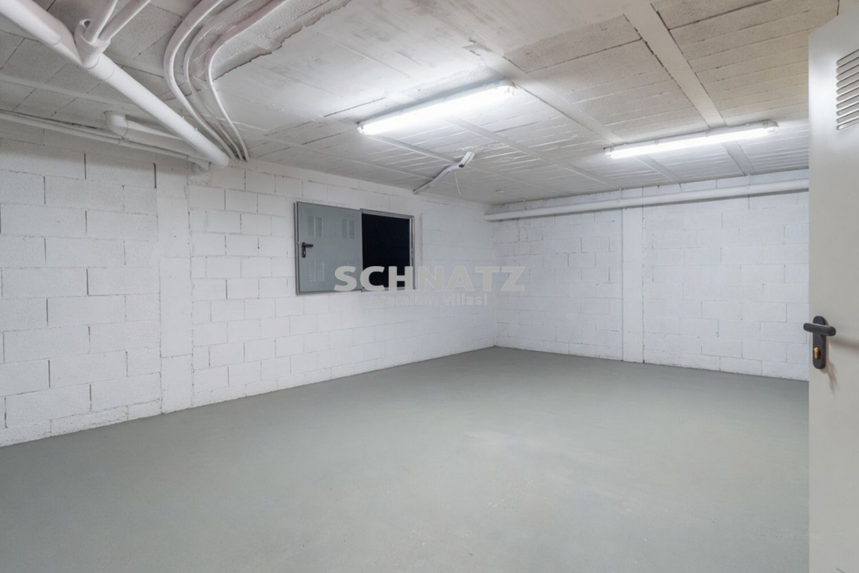 Exclusiva villa de nueva construcción con muebles incluidos con vistas panorámicas de Jávea y el Montgó.