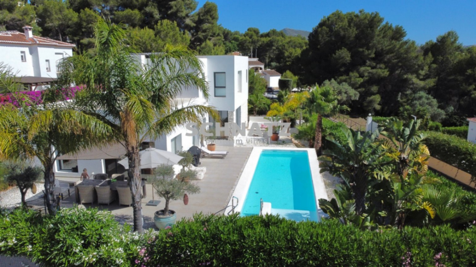 Top-Villa ubicada en una demandada urbanizacion con vistas impresionantes