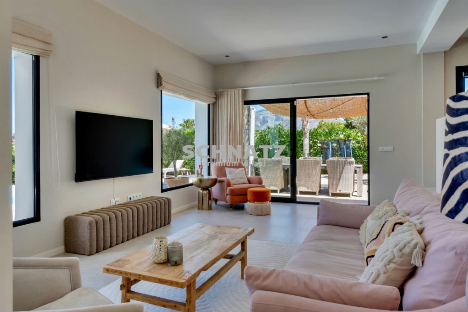 Top-Villa ubicada en una demandada urbanizacion con vistas impresionantes