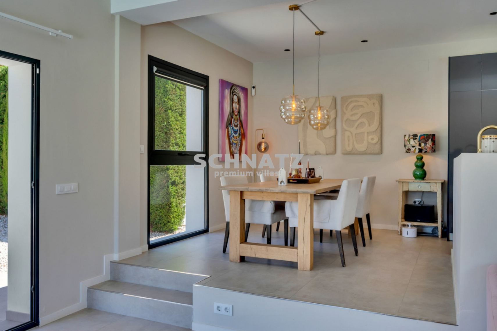 Top-Villa ubicada en una demandada urbanizacion con vistas impresionantes