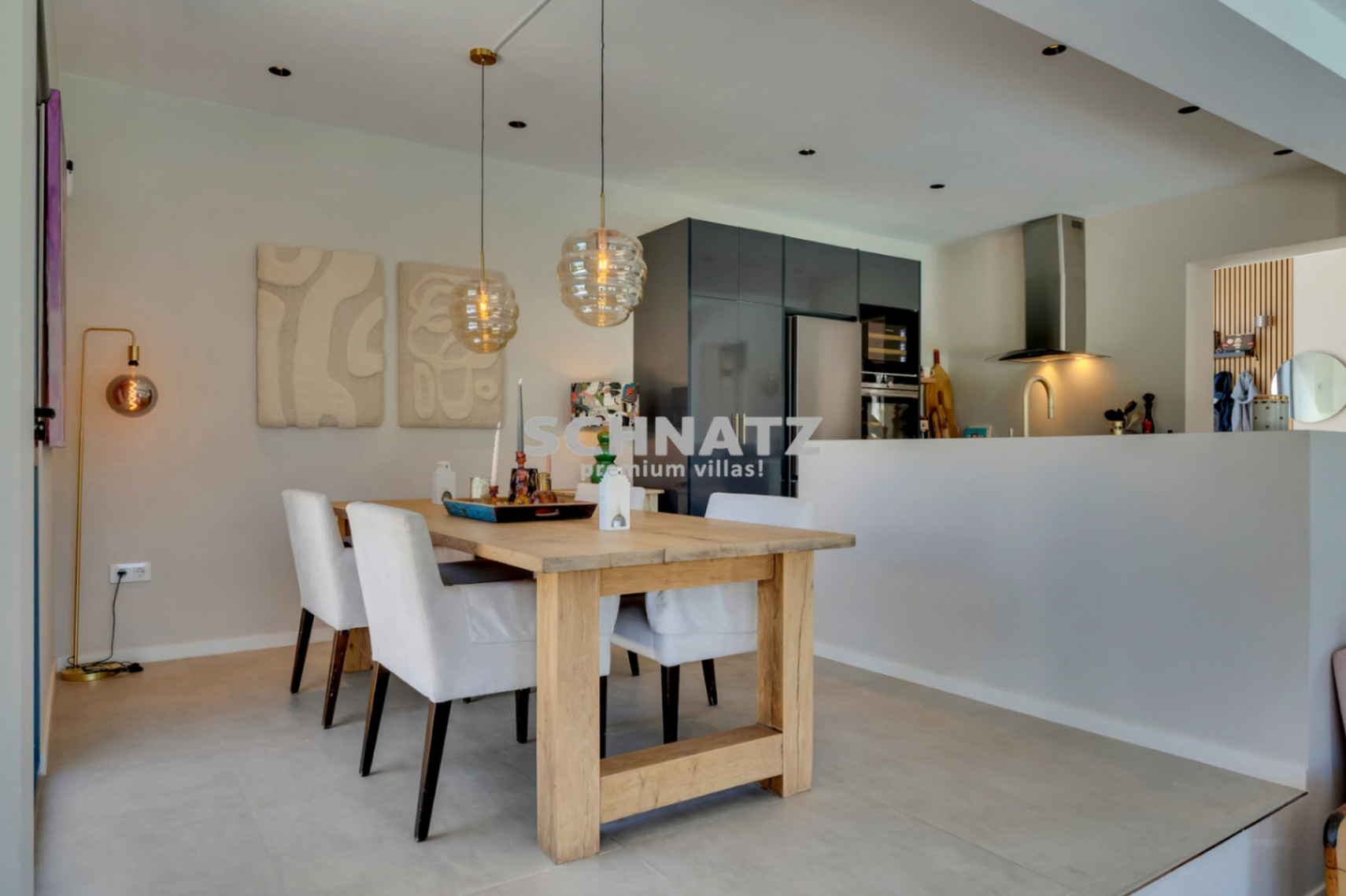 Top-Villa ubicada en una demandada urbanizacion con vistas impresionantes