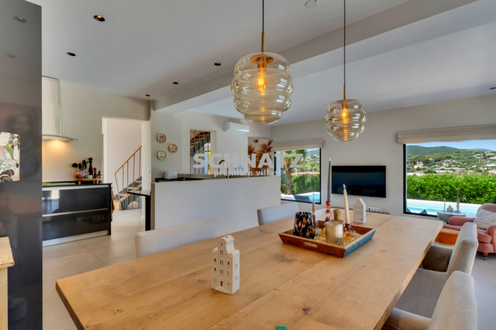 Top-Villa ubicada en una demandada urbanizacion con vistas impresionantes
