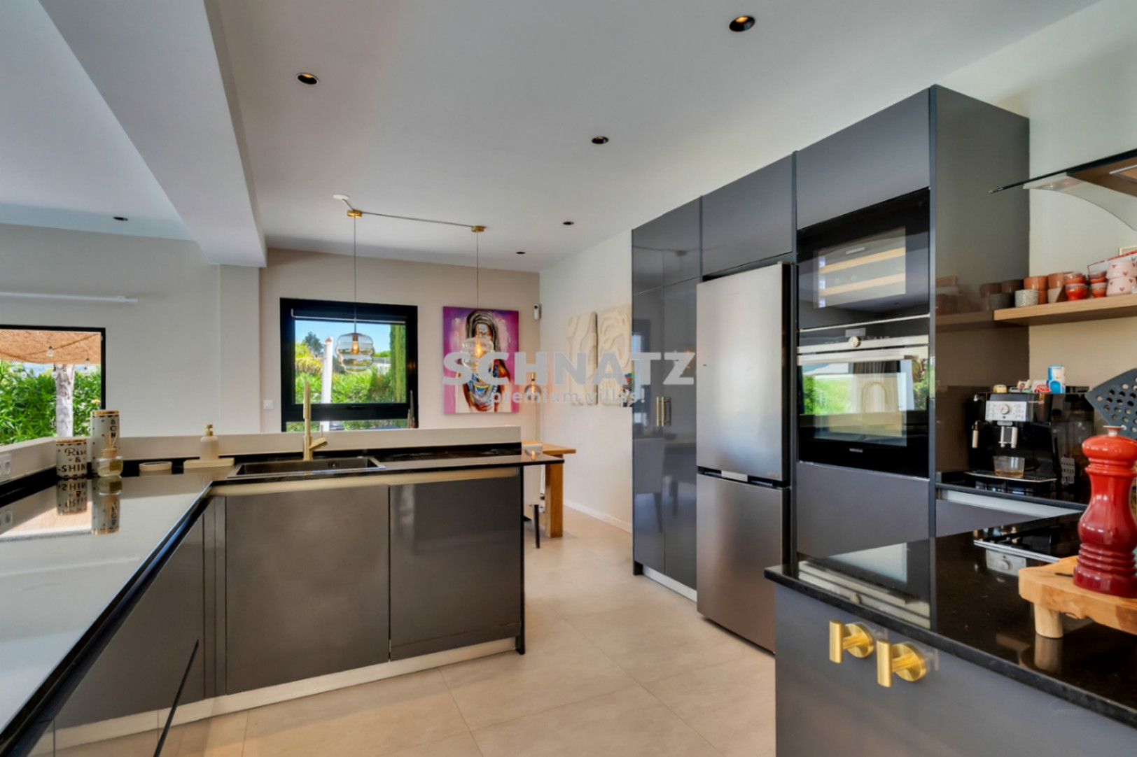 Top-Villa ubicada en una demandada urbanizacion con vistas impresionantes