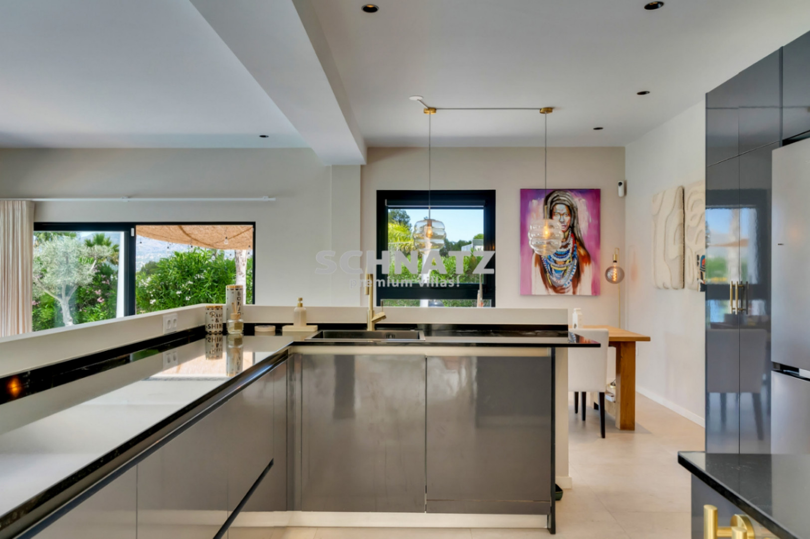 Top-Villa ubicada en una demandada urbanizacion con vistas impresionantes