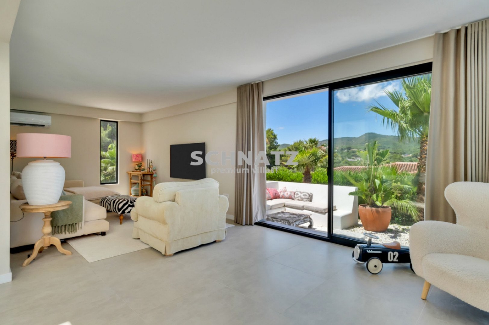 Top-Villa ubicada en una demandada urbanizacion con vistas impresionantes
