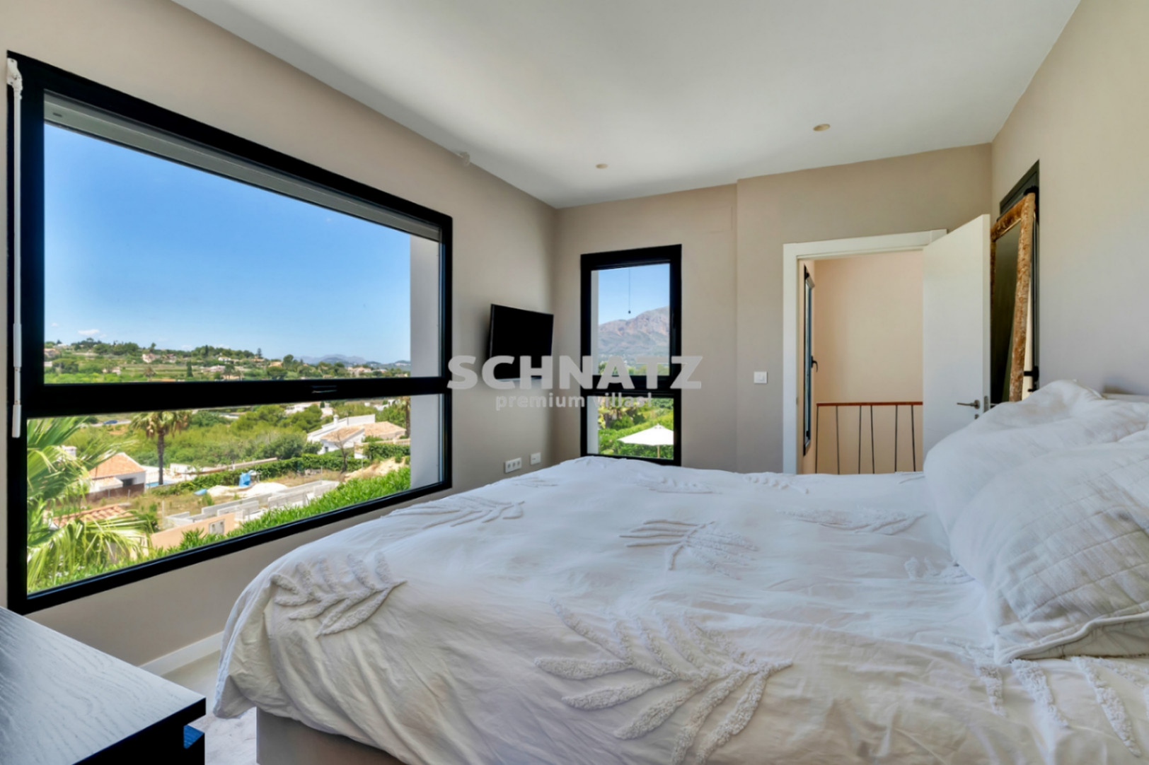 Top-Villa ubicada en una demandada urbanizacion con vistas impresionantes