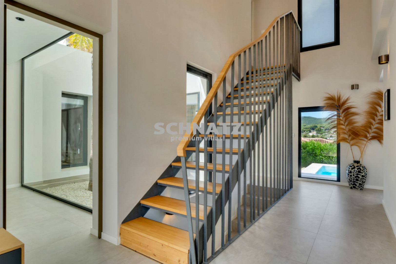 Top-Villa ubicada en una demandada urbanizacion con vistas impresionantes