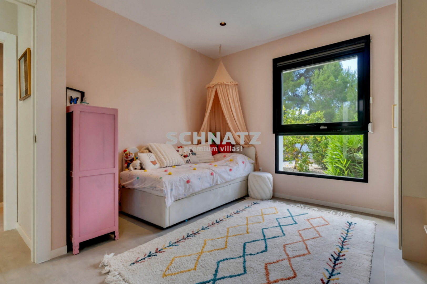 Top-Villa ubicada en una demandada urbanizacion con vistas impresionantes