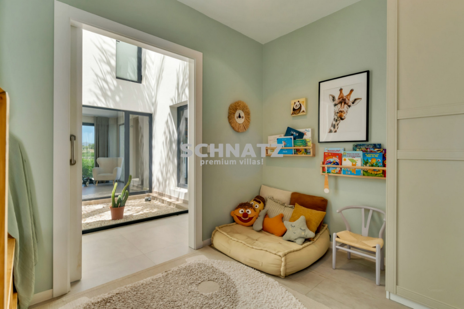 Top-Villa ubicada en una demandada urbanizacion con vistas impresionantes