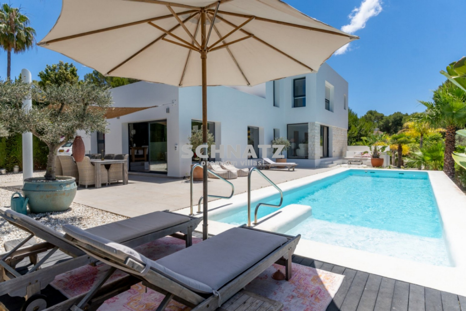 Top-Villa ubicada en una demandada urbanizacion con vistas impresionantes