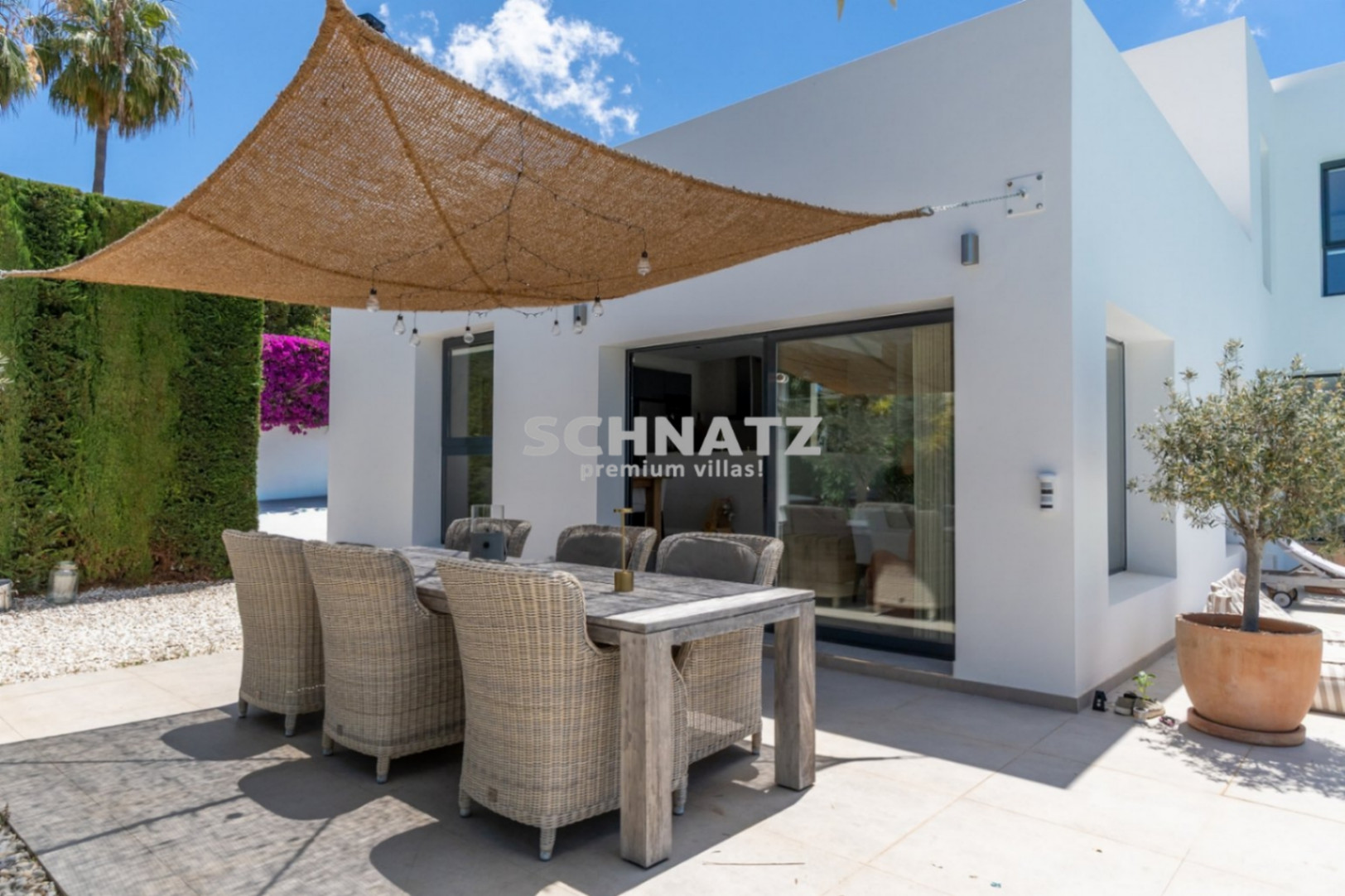 Top-Villa ubicada en una demandada urbanizacion con vistas impresionantes