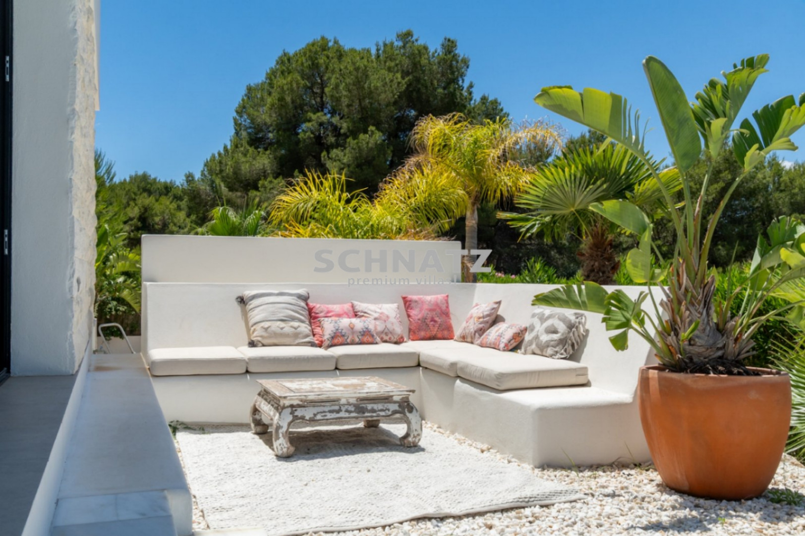 Top-Villa ubicada en una demandada urbanizacion con vistas impresionantes