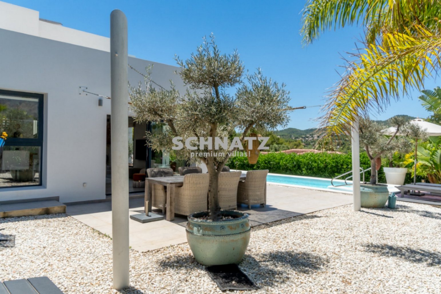 Top-Villa ubicada en una demandada urbanizacion con vistas impresionantes