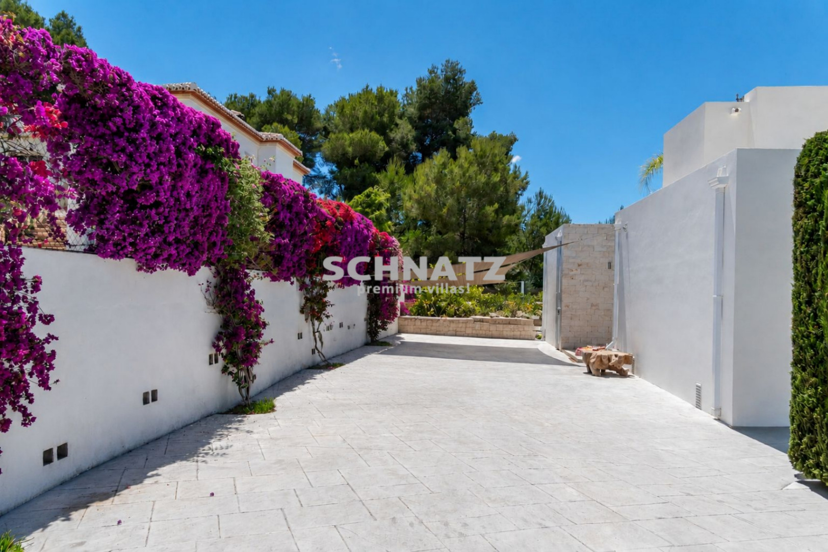 Top-Villa ubicada en una demandada urbanizacion con vistas impresionantes