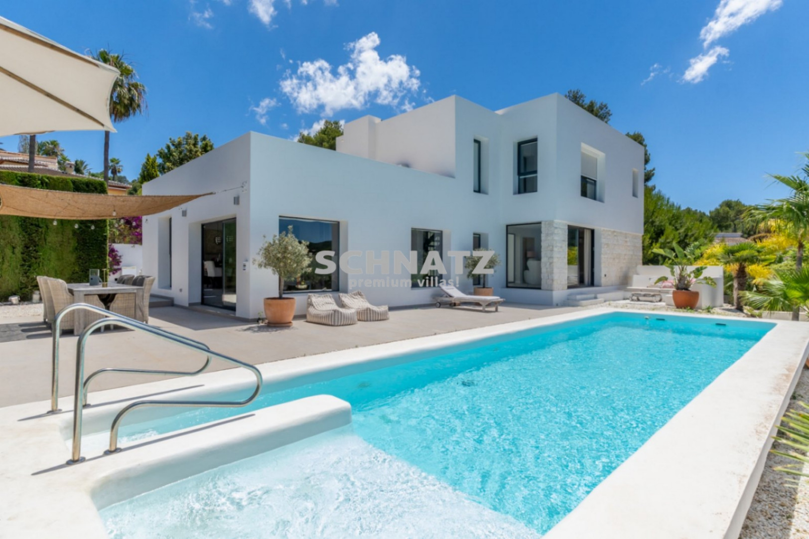 Top-Villa ubicada en una demandada urbanizacion con vistas impresionantes