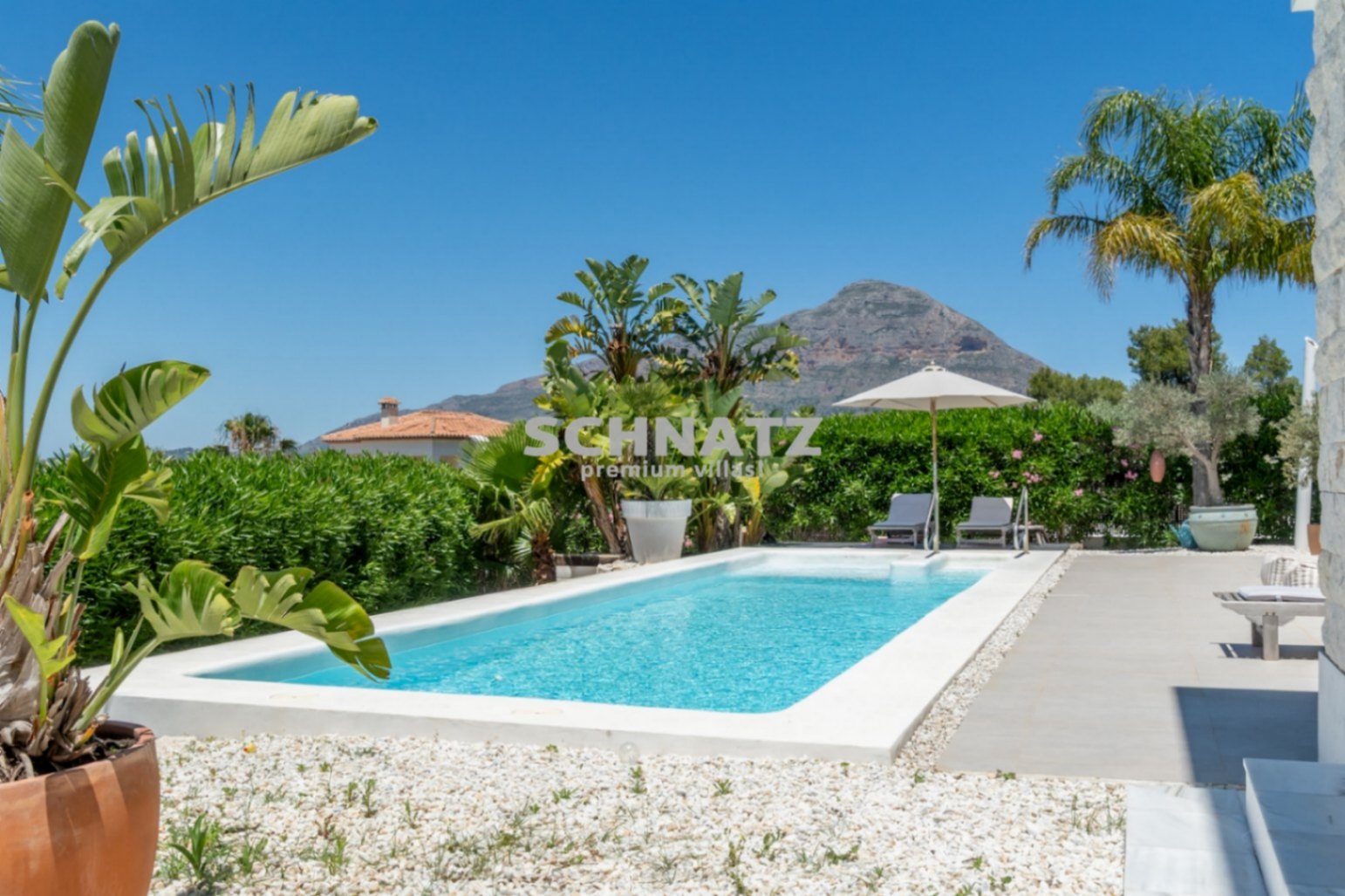 Top-Villa ubicada en una demandada urbanizacion con vistas impresionantes