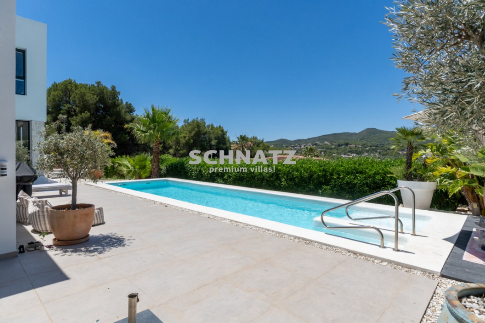Top-Villa ubicada en una demandada urbanizacion con vistas impresionantes