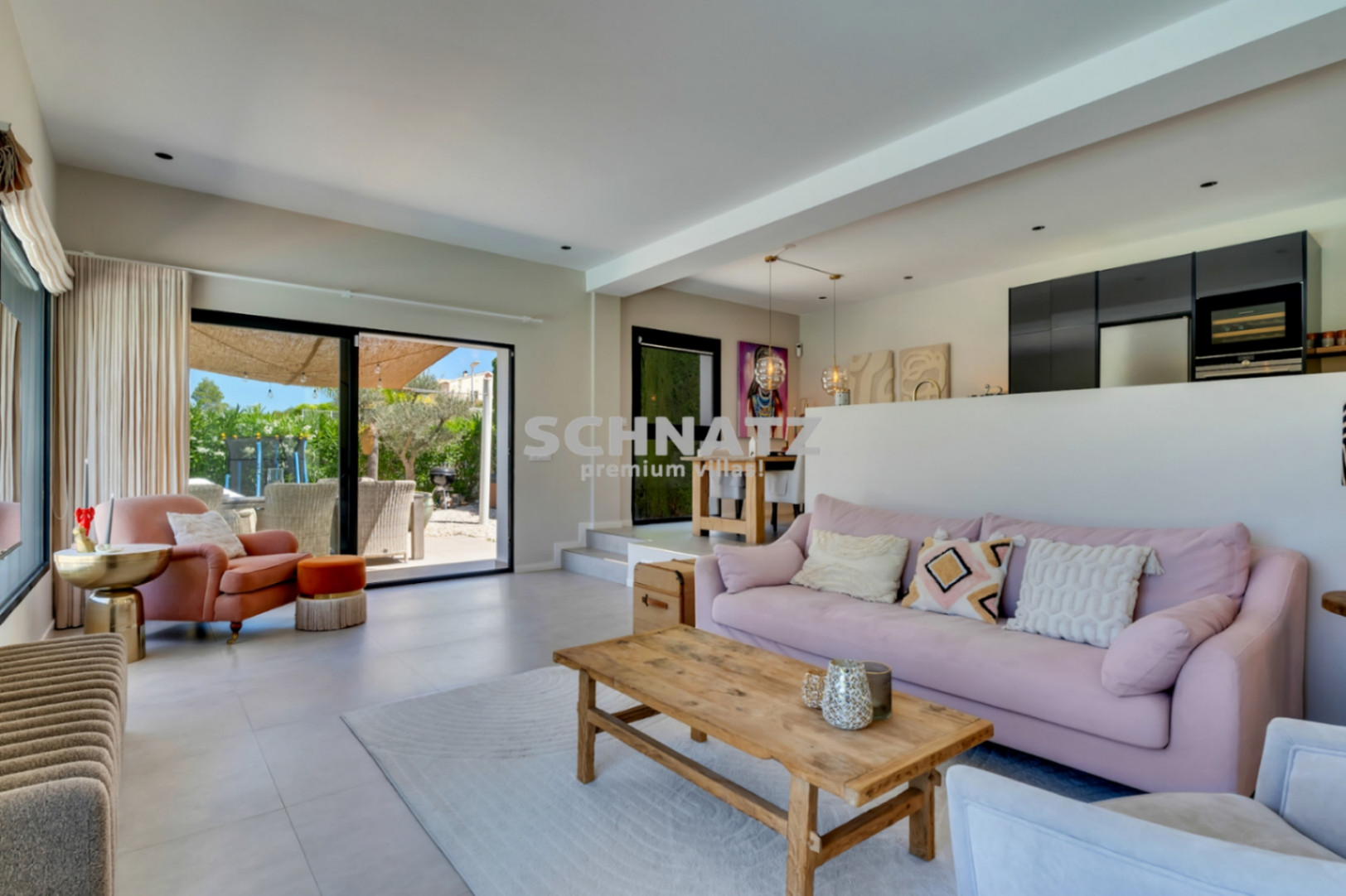 Top-Villa ubicada en una demandada urbanizacion con vistas impresionantes